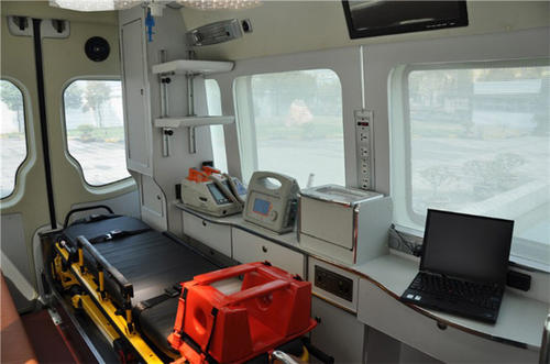 五常市救护车内部